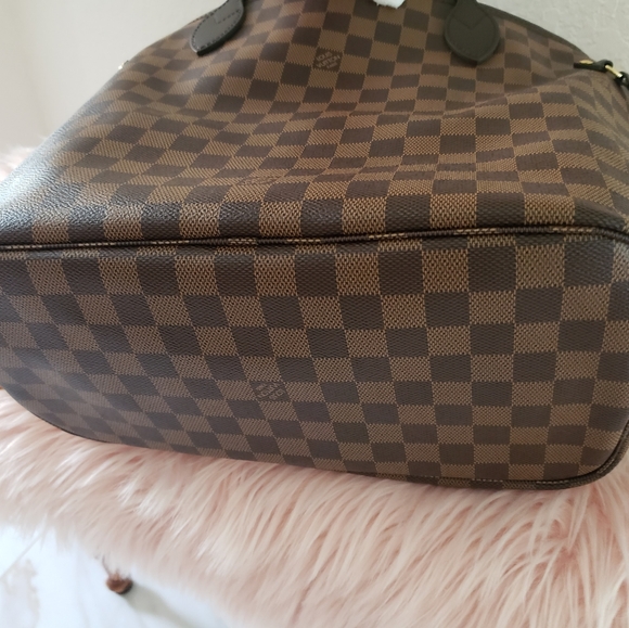 LOUIS VUITTON | LV Neverfull MM in Cherry - Picture 13 of 17